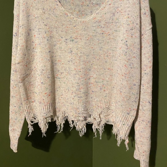🌟 V-neck Confetti Pattern Distressed Sweater🌟 - Picture 7 of 9